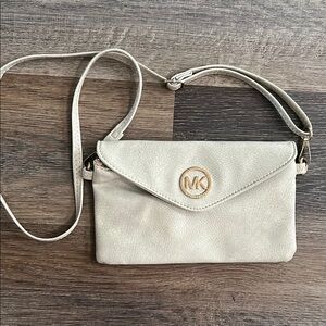 (6) Michael Kors Crossbody Bag